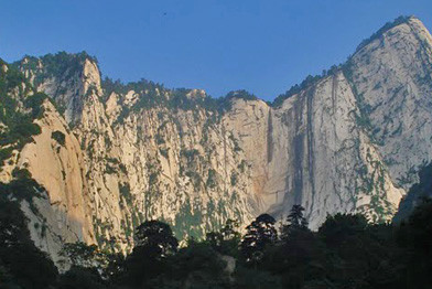 Mountain Climbing in Hua Shan in China :Adventure